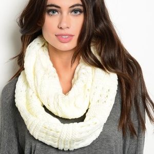 LAST ONE Ivory chunky knit scarf -  infinity
